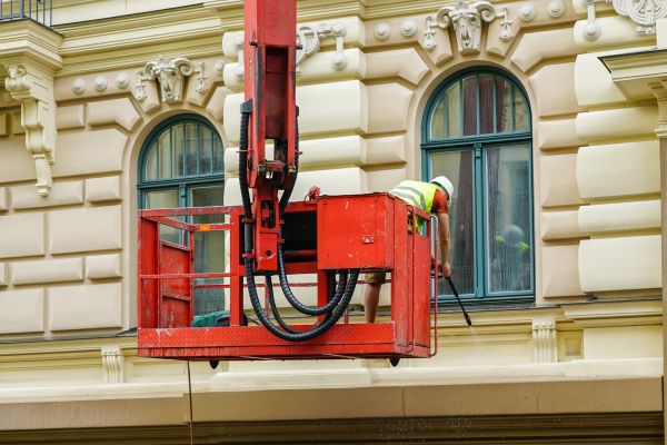 Building Pressure Washing in Waukesha