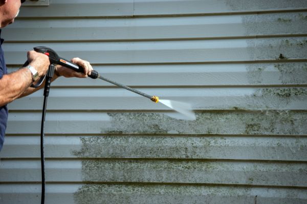 Vinyl Siding Power Washing in Waukesha